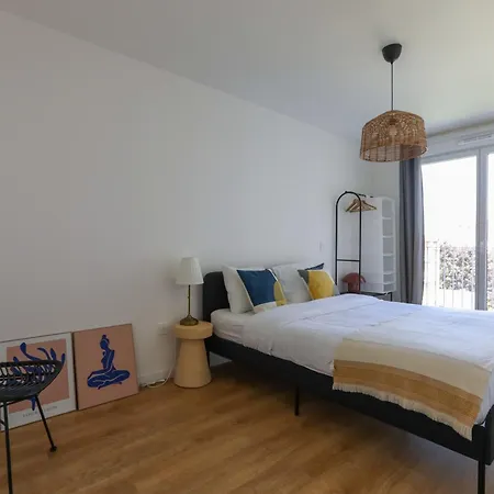 Bright In Saint-ouen-sur-seine